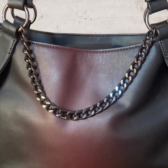 Simply Vera Vera Wang Black to Deep Red Faux Leather Shoulder Bag - Picture 4 of 8